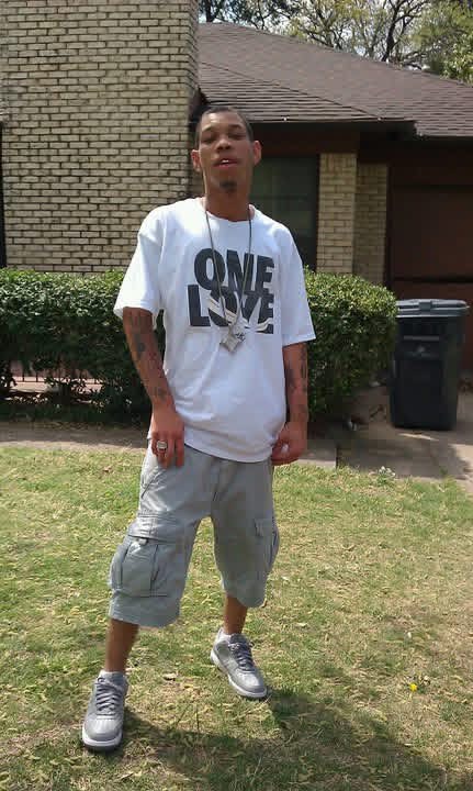 Southeast Dallas Apartment Shooting: One Man Killed and Teen Injured as Police Search for Gunman.