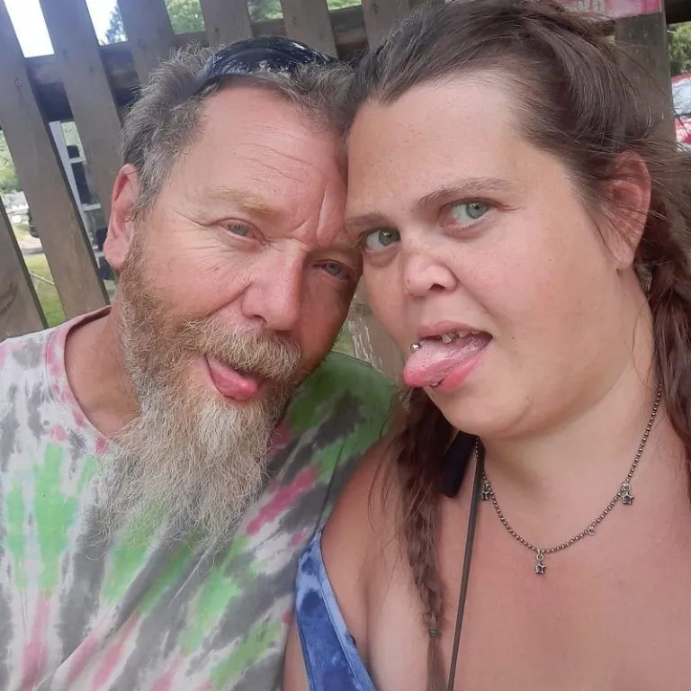 Silent Discovery: Couple Found Dead on Ohio Porch After Family’s Concern Sparks Tragic Welfare Check.