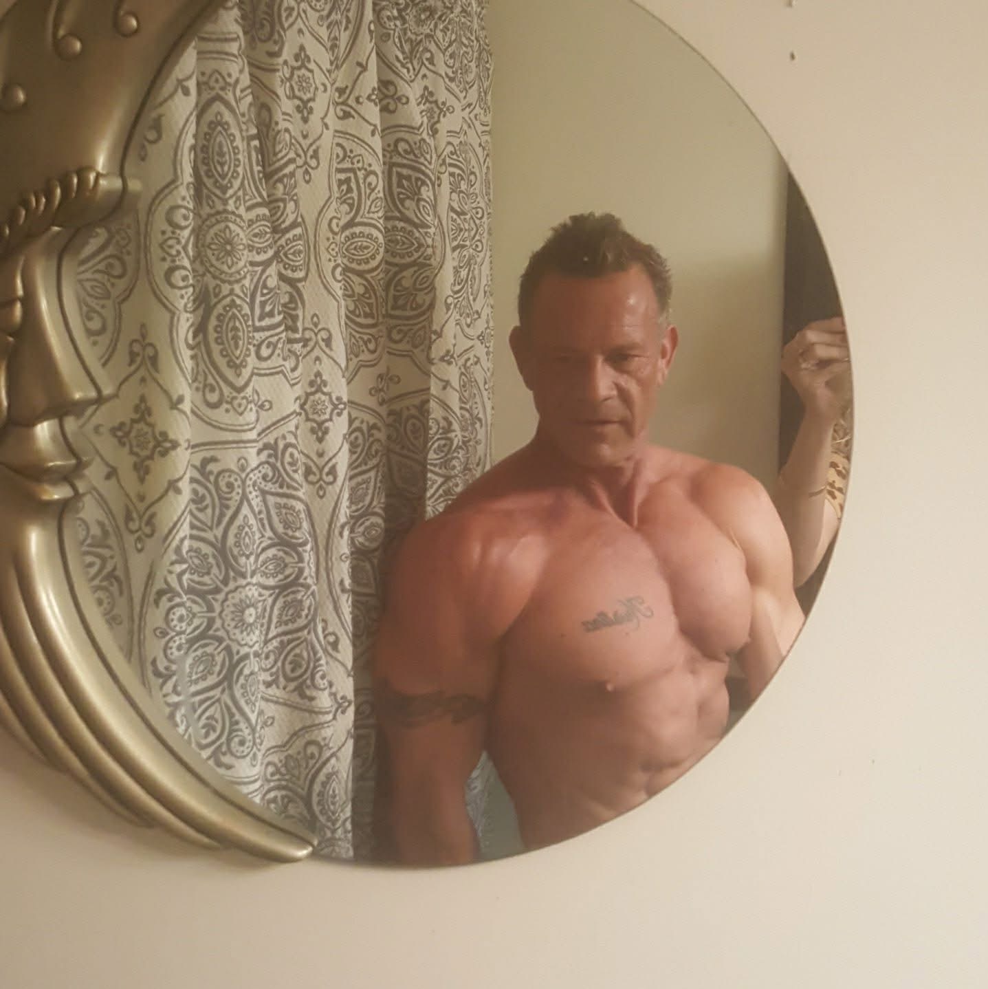 HICKORY, N.C. — Morning Chaos in a Quiet Neighborhood: Police Fatally Shoot Armed Man After Gunfire Erupts.